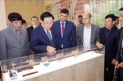 Chủ tịch Quốc hội Vương Đình Huệ thăm Tập đoàn Beximco tại Bangladesh
