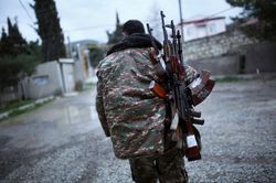 Dân quân Armenia ở Nagorno-Karabakh giao nộp vũ khí