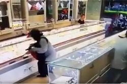 Ráo riết truy lùng thủ phạm gây ra vụ cướp tiệm vàng ở Cam Ranh