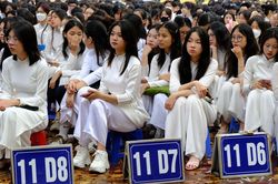 Giáo dục tuần qua: 'Nóng' chuyện học phí, chính sách tiền lương giáo viên