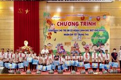 Mang Trung thu đến với 130 trẻ em có hoàn cảnh khó khăn huyện Sóc Sơn