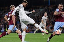 Bruno Fernandes lập siêu phẩm, MU chật vật đánh bại đội cửa dưới