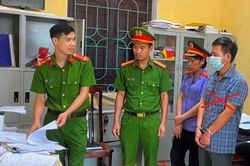 Công chức xã tham ô tiền trợ cấp thờ cúng của 123 liệt sĩ