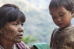 Phong tục xăm mặt kỳ lạ của bộ tộc ở Myanmar