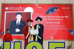 Trường ĐH Kinh tế Huế trao bằng tốt nghiệp cho hơn 220 thạc sĩ, cử nhân