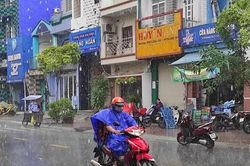 Biển Đông xuất hiện áp thấp nhiệt đới, Nam Bộ mưa rất to nhiều ngày