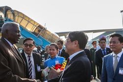 Chủ tịch Quốc hội Cuba đến sân bay Nội Bài, bắt đầu thăm Việt Nam