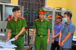 Khởi tố công chức xã tham ô tiền trợ cấp thờ cúng liệt sĩ