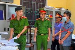 Cán bộ xã chiếm đoạt gần 200 triệu đồng tiền thờ cúng liệt sĩ