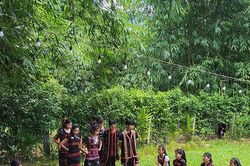Chung sức lo việc làng