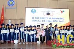 Trường đại học Kinh tế trao bằng tốt nghiệp cho 229 tân thạc sĩ và cử nhân