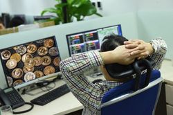 Cảnh báo nhiều nhà đầu tư bị lừa tiền trên sàn chứng khoán trái phép