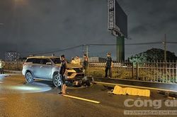 Xe máy chạy ngược chiều tông thẳng vào ô tô, một người tử nạn