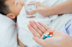 5 sai lầm chữa ho cho trẻ mãi không khỏi