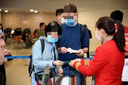 Cấm bay 1 năm đối với người phụ nữ dùng giấy tờ giả đi máy bay