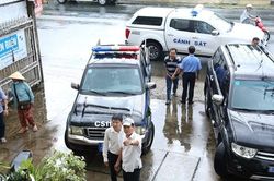 Truy bắt thanh niên dùng vật giống súng tự chế cướp ngân hàng