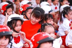 Dành tặng 2 triệu mũ bảo hiểm đạt chuẩn cho học sinh lớp 1 trên toàn quốc