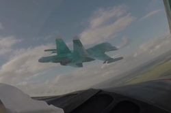 Video tiêm kích Su-34 xóa sổ trạm điều khiển UAV