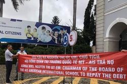 Phụ huynh ròng rã đòi nợ trường quốc tế suốt 2 năm