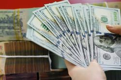 Bản tin tài chính sáng 25/9: Giá vàng được kỳ vọng tăng, USD lên cao, dầu giảm
