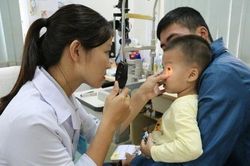 Nhiều gia đình nghỉ học, nghỉ làm vì đau mắt đỏ, Bộ Y tế khuyến cáo 5 biện pháp
