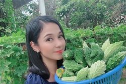Hai mỹ nhân tên 'Trinh' bỏ phố về quê, sống bình dị, vui thú điền viên sau những sóng gió cuộc đời