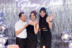 Hội chị em Vbiz xúng xính 'lên đồ', hồ hởi dự tiệc sinh nhật của Phương Oanh