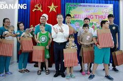 Bí thư Thành ủy Nguyễn Văn Quảng thăm, tặng quà Tết Trung thu