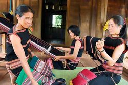 Thơ Đào An Duyên: Miền thổ cẩm