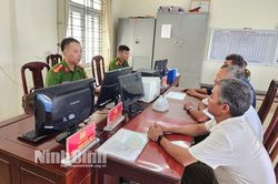Công an huyện Yên Mô thực hiện cao điểm '50 ngày, đêm' cài đặt, kích hoạt tài khoản định danh điện tử
