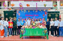 Trường Tiểu học và Trung học cơ sở Sơn Hồng phối hợp tổ chức chương trình 'Trung thu Biên cương' năm 2023