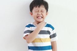 Áp xe thành sau họng - Biến chứng nguy hiểm của viêm VA