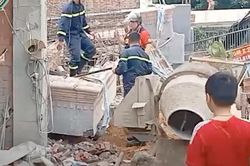 Clip kinh hoàng nhà 4 tầng đổ sập trong chớp mắt
