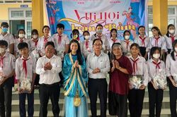 Bến Tre trao hơn 400 phần quà Trung thu đến thiếu nhi xã đảo