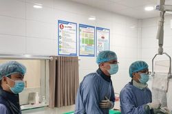 Hút thuốc lá nhiều năm, người đàn ông phải nhập viện cấp cứu