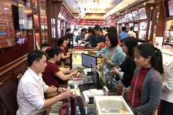 Giá vàng SJC tuột mốc 69 triệu đồng, tỷ giá trung tâm tiếp tục đi lên