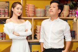 Nhã Phương ghen ra mặt khi Trường Giang thân thiết với nam đồng nghiệp