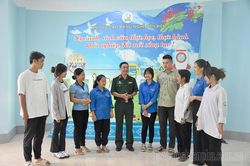 Ôn lại truyền thống vẻ vang của Quân đội Nhân dân Việt Nam
