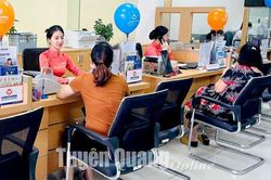 Ngân hàng hỗ trợ khách hàng vay tiền trả nợ ngân hàng khác