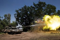 Ukraine khai hỏa pháo hạng nặng công phá phòng tuyến Nga