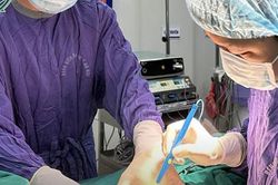Đau nhức, nổi khối vùng lưỡi kèm sút cân, vào viện phát hiện mắc ung thư