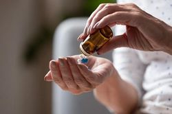 'Chê' thuốc bác sĩ kê, mua thuốc trên mạng trị đái tháo đường bệnh nhân có nguy cơ hôn mê, phù não