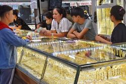 Giá vàng hôm nay (27/9): Tiếp tục lao dốc