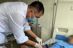 Nam thanh niên lên cơn co giật, hoảng loạn sau 1 năm bị chó lạ cắn