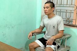 Nghĩ bị chửi, gã trai vác dao chém 4 người nhập viện