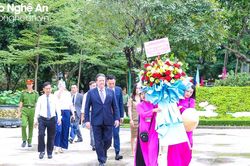 Đại sứ đặc mệnh Hoa Kỳ tại Việt Nam dâng hương tại Khu Di tích Quốc gia đặc biệt Kim Liên