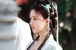 Triệu Lộ Tư quay lại với tình cũ khiến fan đồng loạt đổi avatar phản đối
