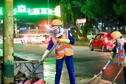 Lặng thầm tiếng chổi đêm vì 'Cao nguyên xanh'