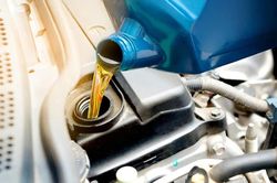 Dầu nhớt có tác dụng gì cho động cơ xe ô tô?