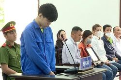 Thanh niên 17 tuổi bênh bạn giết người lĩnh 15 năm tù